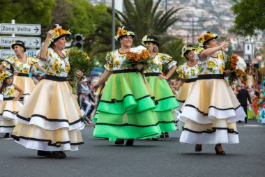 Funchal; Madeira; Portekiz - 22 Nisan; 2018: Funchal şehir Madeira Adası Madeira çiçek Festivali yıllık geçit. Portekiz.