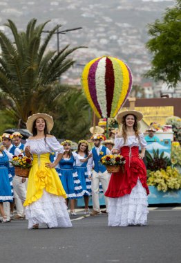 Funchal; Madeira; Portekiz - 22 Nisan; 2018: Funchal şehir Madeira Adası Madeira çiçek Festivali yıllık geçit. Portekiz.