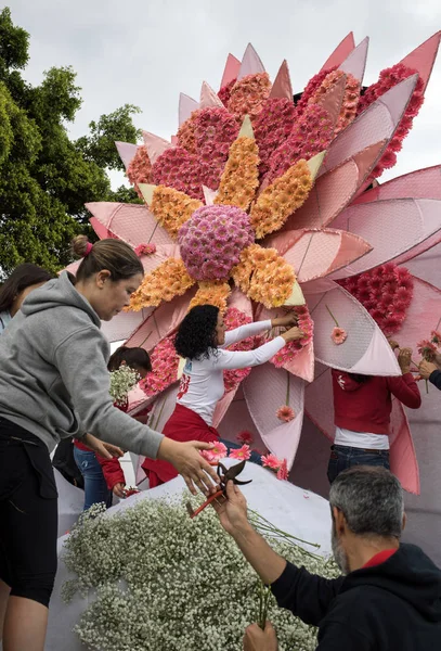 Funchal Madeira Portugal April 2018 Last Moments Parade Work Floral — стоковое фото