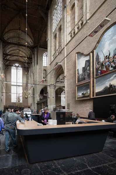 Alkmaar Países Baixos Abril 2017 Pessoas Café Dentro Igreja São — Fotografia de Stock