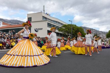 Funchal; Madeira; Portekiz - 22 Nisan; 2018: Funchal şehir Madeira Adası Madeira çiçek Festivali yıllık geçit. Portekiz.
