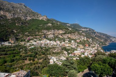 Positano Panoraması hill, Campania, İtalya tırmanma evleriyle 