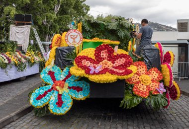 Funchal; Madeira; Portekiz - 22 Nisan; 2018: Madeira çiçek Festivali Parade, Funchal, Madeira, Portekiz, çiçek kayan nokta