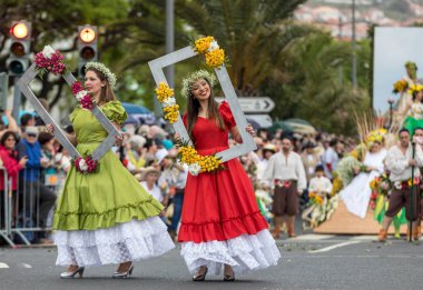 Funchal; Madeira; Portekiz - 22 Nisan; 2018: Funchal şehir Madeira Adası Madeira çiçek Festivali yıllık geçit. Portekiz.
