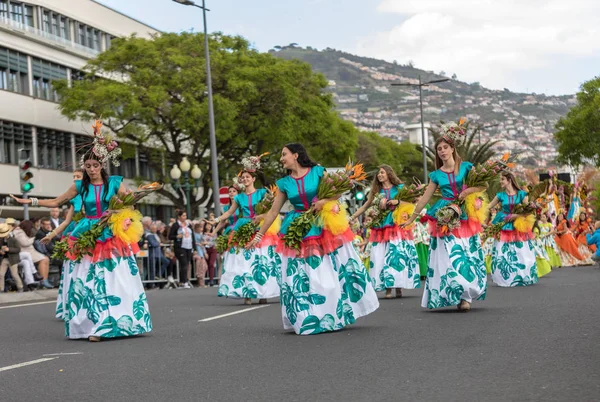 Funchal Madery Portugalia Kwietnia 2018 Grupa Ludzi Kolorowe Kostiumy Tańczy — Zdjęcie stockowe