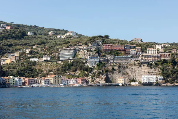 Stad Van Sorrento Gezien Vanaf Het Water Campania Italië — Stockfoto