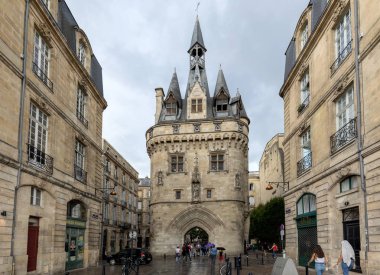 Bordeaux, Fransa - 9 Eylül 2018: Şehir Kapısı Cailhau, Ortaçağ Kapısı Bordeaux, Gironde Bölümü, Fransa