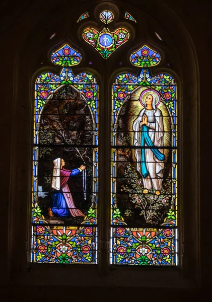 Sarlat Francja Września 2018 Kolorowe Witraże Średniowiecznej Katedry Sarlat Poświęcony — Zdjęcie stockowe