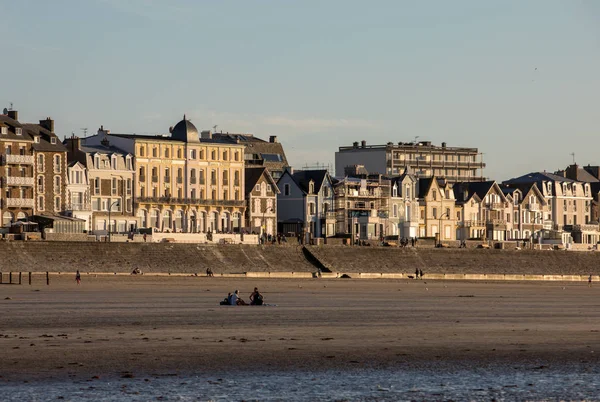 Malo Frankrike September 2018 Stranden Kvällssolen Och Byggnader Längs Strandpromenaden — Stockfoto