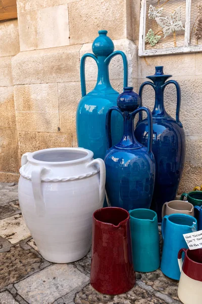 Polignano Mare Itálie Září 2019 Ručně Malovaná Barevná Tradiční Keramika — Stock fotografie