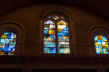 Cahors, Fransa-15 Eylül 2018: Cahors, Occitanie, France Saint Etienne Katedrali 'nde vitray pencereler
