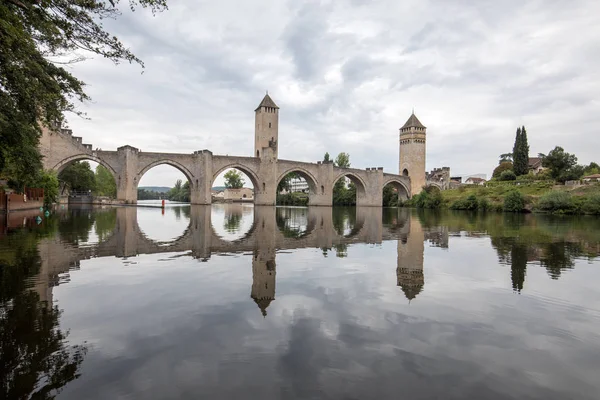 Der Mittelalterliche Pont Valentre Über Das Flussgrundstück Cahors Das Grundstück — Stockfoto