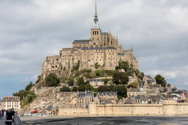 Le Mont-Saint-Michel, Fransa - 13 Eylül 2018: Mont-Saint-Michel, ünlü manastır, Normandiya, Fransa