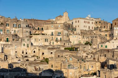 Sassi di Matera 'nın manzarası. Matera şehrinin tarihi bir bölgesidir. Eski mağara evleri ile ünlüdür. Basilicata. İtalya