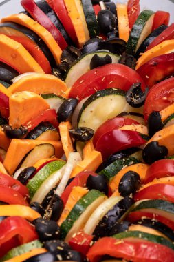 Ratatouille, Fransız Provenal sebze tabağı Nice'de kaynaklanan ihtiva eder.. 