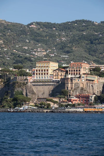 Sorrento Italia Junio 2017 Ciudad Sorrento Vista Desde Agua Campania — Foto de Stock