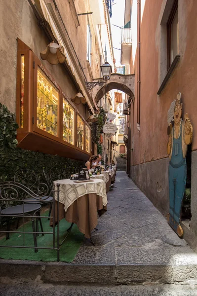 Sorrento Italia Junio 2017 Encantador Café Estrecha Calle Sorrento Campania —  Fotos de Stock