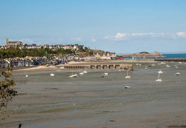 Bateaux Sur Terre Ferme Plage Marée Basse Cancale Célèbre Ville — Photo