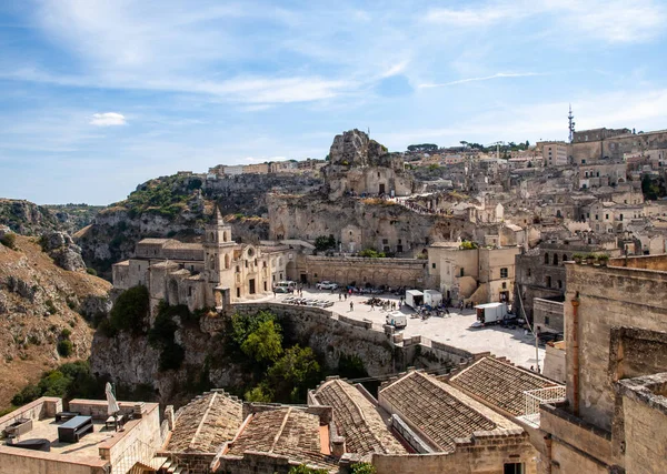 Matera, İtalya - 15 Eylül 2019: Bond 25, Aston Martin DB5 arabaları Sassi, Matera, İtalya 'da 