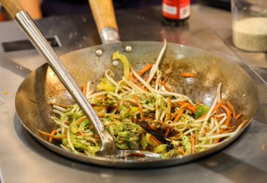 tavuk chow mein popüler bir oryantal çanak mevcut Çin Restoran 