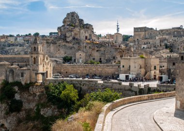 Matera, İtalya - 15 Eylül 2019: Bond 25, Aston Martin DB5 arabaları Sassi, Matera, İtalya 'da 
