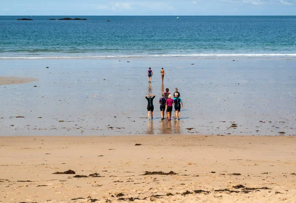 Saint Malo Frankrijk September 2018 Vrouwengroep Gaat Voor Een Ochtendwandeling — Stockfoto