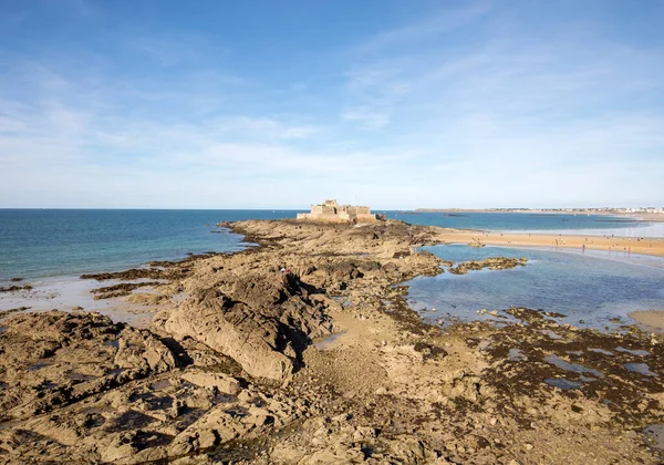 Malo Francie Září 2018 Pohled Fort National Pláž Saint Malo — Stock fotografie