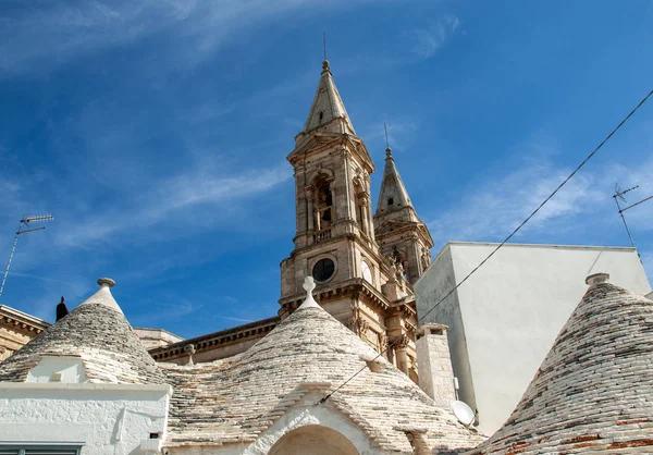 イタリアのAlberobelloにあるTrulli Houseの石造りの屋根 建築様式は イタリアのプーリア地方 イタリア語 Apulia のMurge地域に特化している 石灰岩とキーストーンで作られた — ストック写真