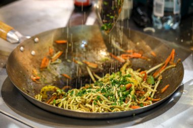 tavuk chow mein popüler bir oryantal çanak mevcut Çin Restoran 