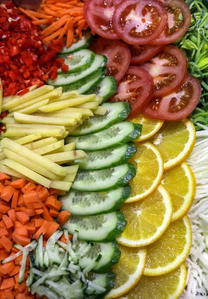 Różne Surowe Rozdrobnione Warzywa Owoce Jako Przykład Zdrowej Diety — Zdjęcie stockowe