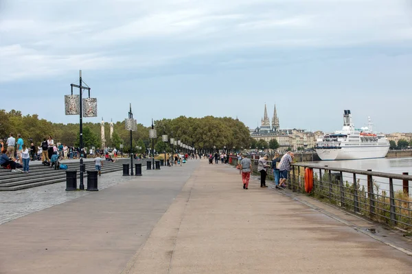Bordeaux Frankreich September 2018 Menschen Einem Sonntag Auf Dem Quai — Stockfoto