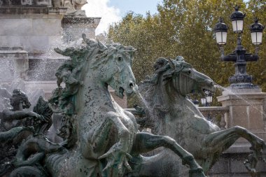 Bordeaux, Fransa - 9 Eylül 2018: Esplanade des Quinconces, Bordeaux 'daki Girondins Anıtı. Fransa