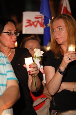 Cracow, Polonya - 21 Haziran 2017: Hükümet muhalifleri binlerce Krakow'da yeni yargı reformlar ve Yargıtay değiştirmek için gelecek planları karşı protesto etti. Cracow. Polonya
