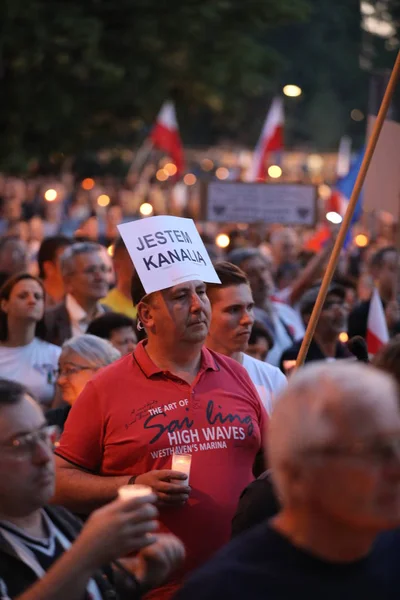 Cracow, Polonya - 21 Haziran 2017: Hükümet muhalifleri binlerce Krakow'da yeni yargı reformlar ve Yargıtay değiştirmek için gelecek planları karşı protesto etti. Cracow. Polonya