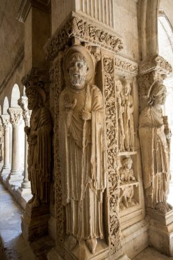 Arles, Fransa - 27 Haziran 2017: Romanesk kilise, Saint Trophime Katedrali Arles Cloisters. Provence, Fransa