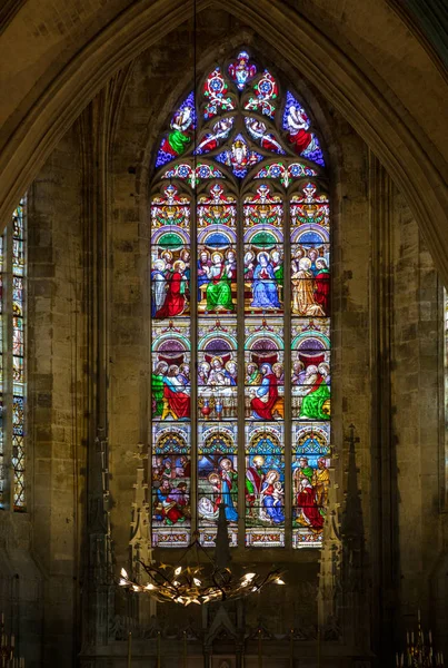 2018年9月8日フランス サンエミリオン フランス サンエミリオン大学教会のステンドグラス窓 — ストック写真