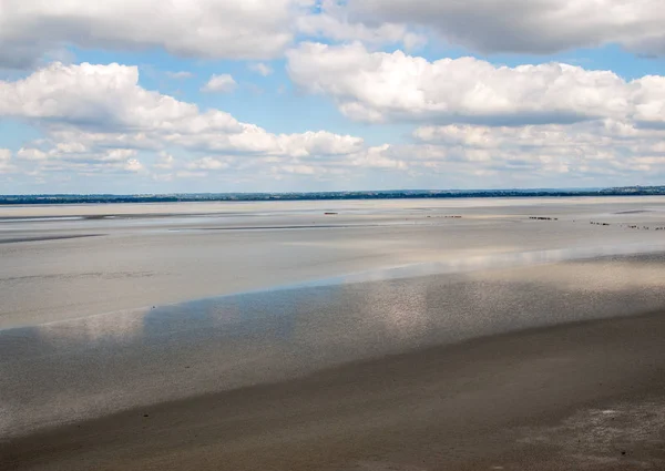 Χαμηλή Παλίρροια Στον Κόλπο Μπροστά Από Mont Saint Michel Στη — Φωτογραφία Αρχείου