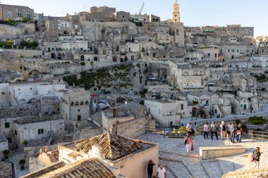 VMatera, İtalya - 14 Eylül 2019: Matera şehrinde tarihi bir bölge olan Sassi di Matera 'nın tarihi mağara konutlarıyla tanınıyor. Basilicata. İtalya