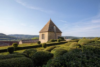 Dordogne, Fransa - 3 Eylül 2018: Jardins de Marqueyssac Fransa'nın Dordogne bölgedeki bahçelerde budama sanatı
