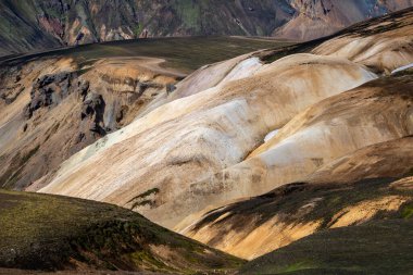 Fjallabak Doğa Rezervi 'ndeki Landmannalaugar volkanik dağları. İzlanda