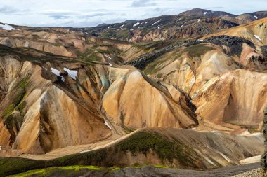 Fjallabak Doğa Rezervi 'ndeki Landmannalaugar volkanik dağları. İzlanda