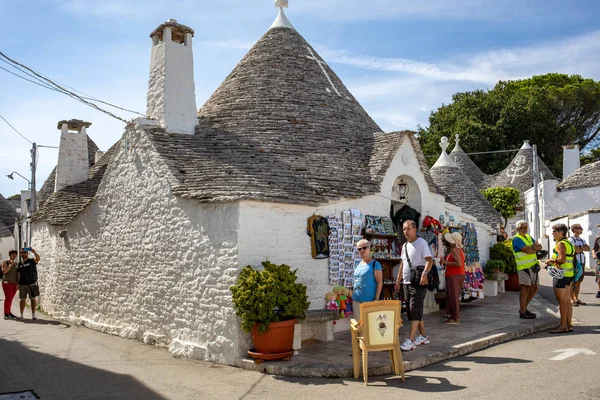 Alberobello Itália Setembro 2019 Pessoas Visitam Vila Trulli Alberobello Itália — Fotografia de Stock