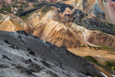 Fjallabak Doğa Rezervi 'ndeki Landmannalaugar volkanik dağları. İzlanda