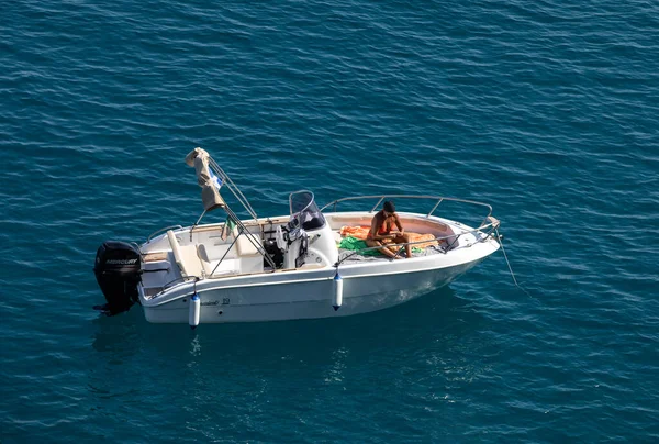 Polignano Mare Italy September 2019 Woman White Speedboat Blue Adriatic — 스톡 사진