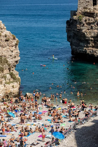 Polignano Italie Septembre 2019 Les Gens Détendent Nagent Sur Belle — Photo