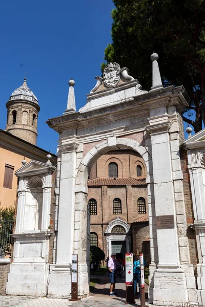 意大利拉文纳 2019年9月11日 位于拉文纳的圣维塔利大教堂 Basilica San Vitale 和格拉普莱西迪亚陵墓 Mausoleum Galla Placidia — 图库照片