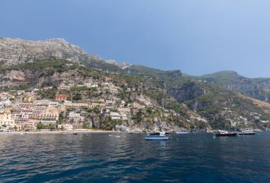 Positano, İtalya - 13 Haziran 2017: Positano Amalfi Coast bölgesinde Campania, İtalya denizde görüldü 