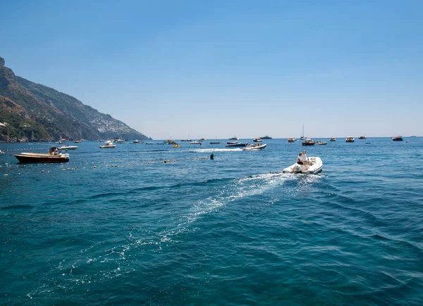 Positano Italy June 2017 Fishing Boats Yachts Moored Tyrrhenian Sea — Stock Photo, Image