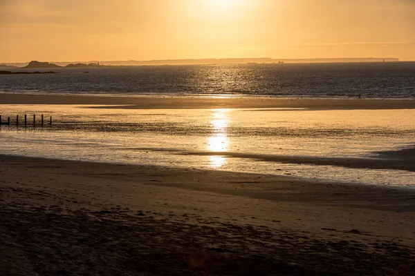 Belleza Vista Del Atardecer Desde Playa Saint Malo Bretaña Francia —  Fotos de Stock