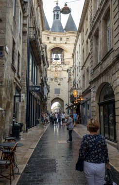 Bordeaux, Fransa - 9 Eylül 2018: La Grosse Cloche (büyük bell15th yüzyıl), Ortaçağ duvarları ikinci kalan kapısı. Bordeaux, Gironde bölümü, Fransa